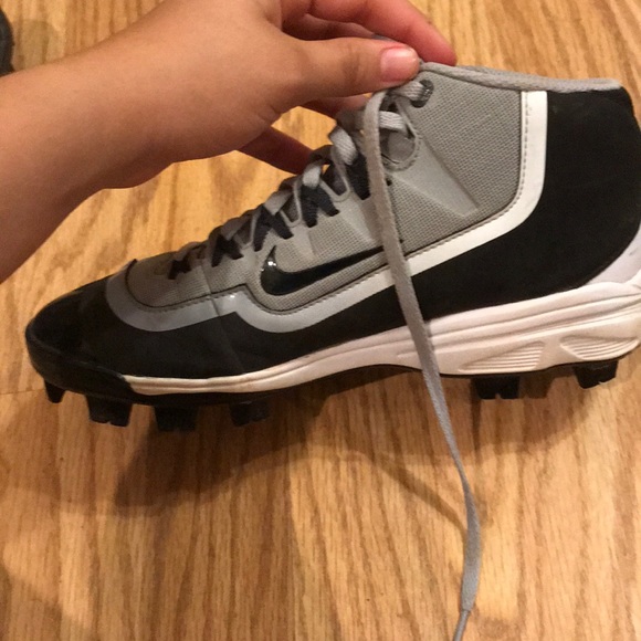 Nike Baseball Cleats - Picture 3 of 6